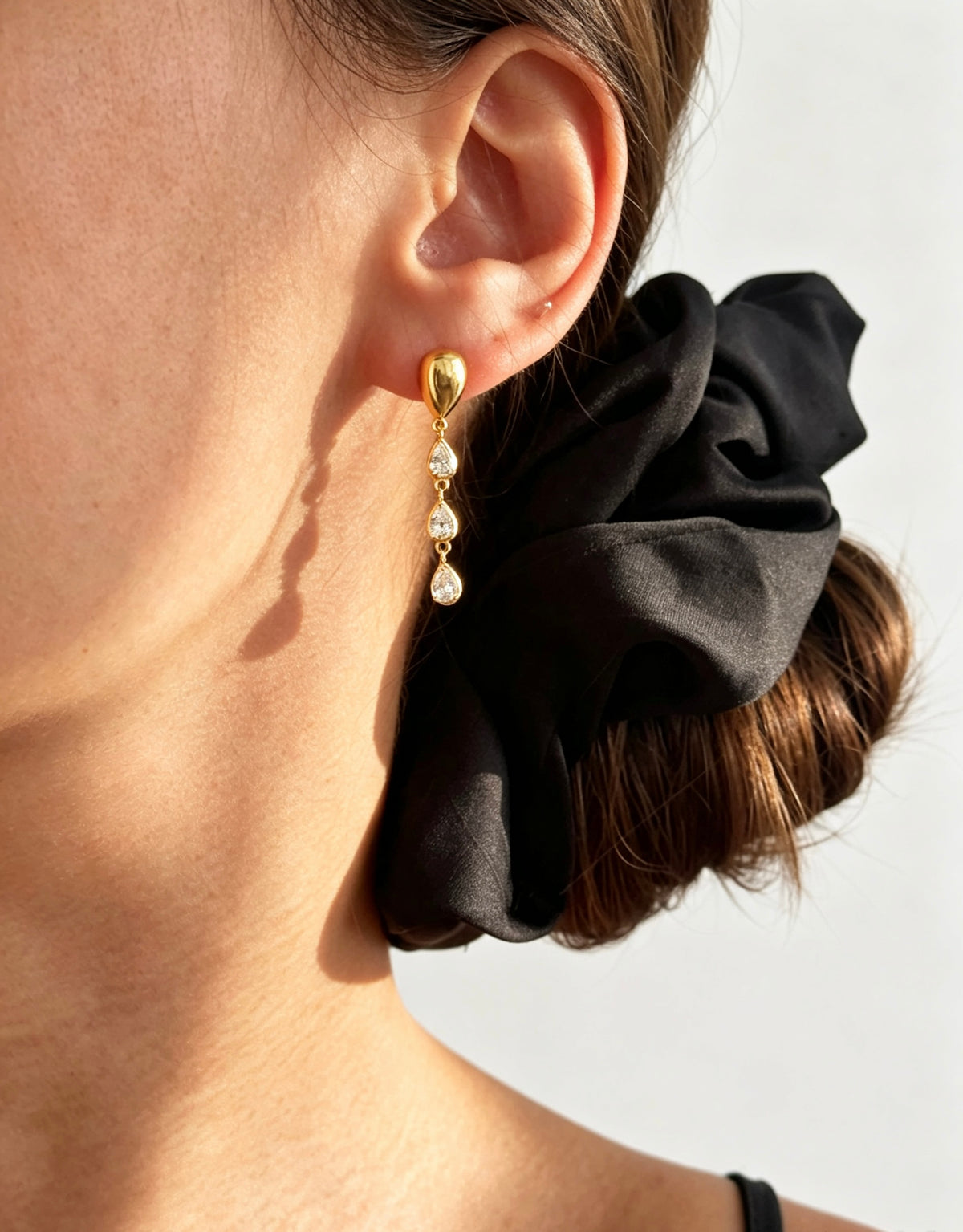 Aretes colgantes de lágrima con circonita bañados en oro de 18K | Plata de ley S925
