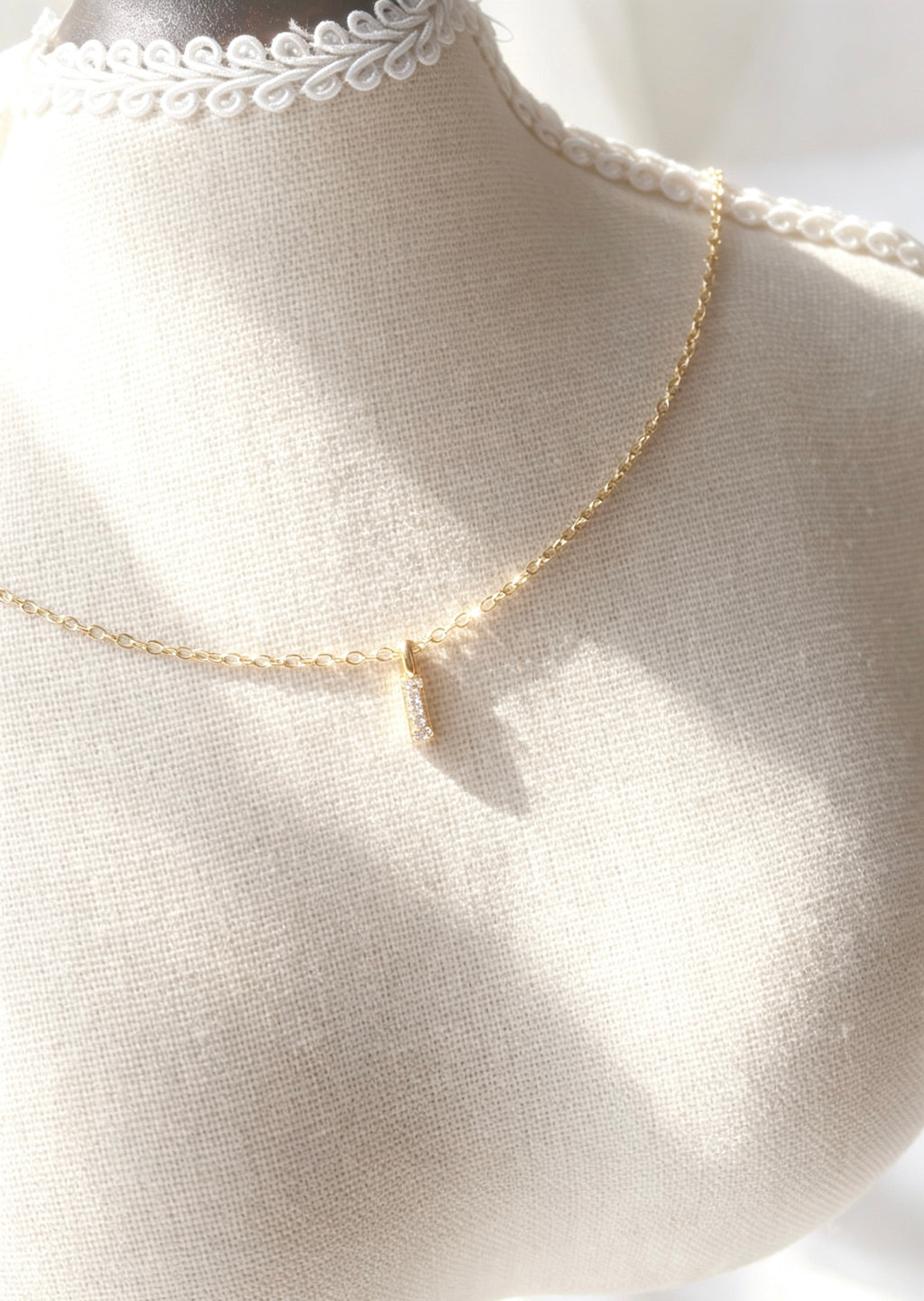 Collar con inicial "I" de circonita chapado en oro de 14 quilates | Plata S925 | Hecho a mano
