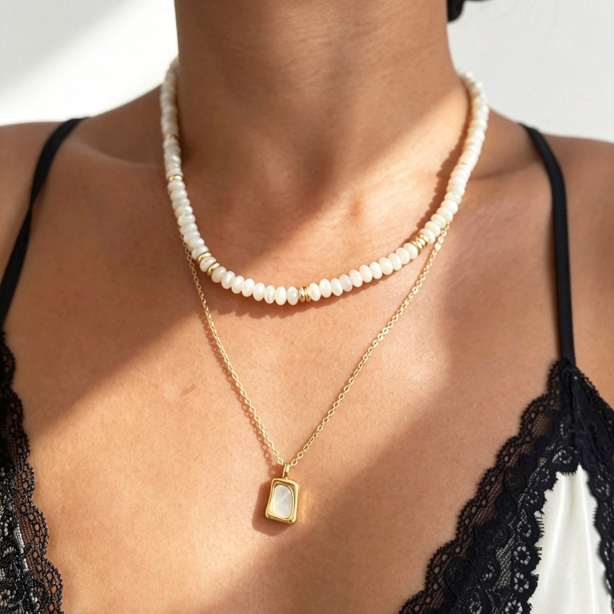 Collar de cuentas de concha blanca bañado en oro de 14K | Hecho a mano
