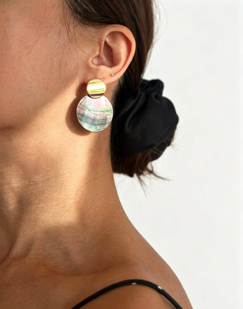 Pendientes de concha de abulón chapados en oro de 14 quilates | Diseño escultural