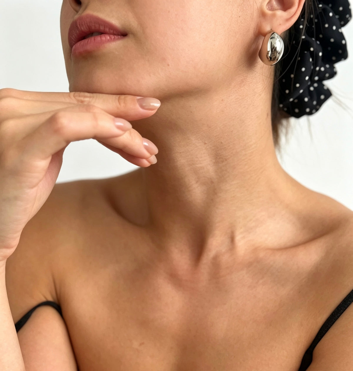 Pendientes de media luna chapados en plata | Diseño minimalista