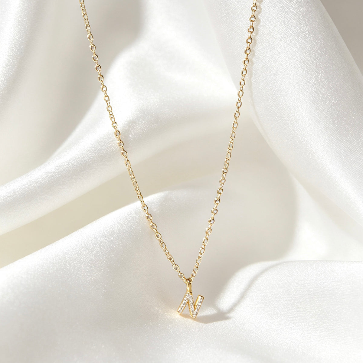 Collar con inicial "N" de circonita chapado en oro de 14 quilates | Plata S925 | Hecho a mano