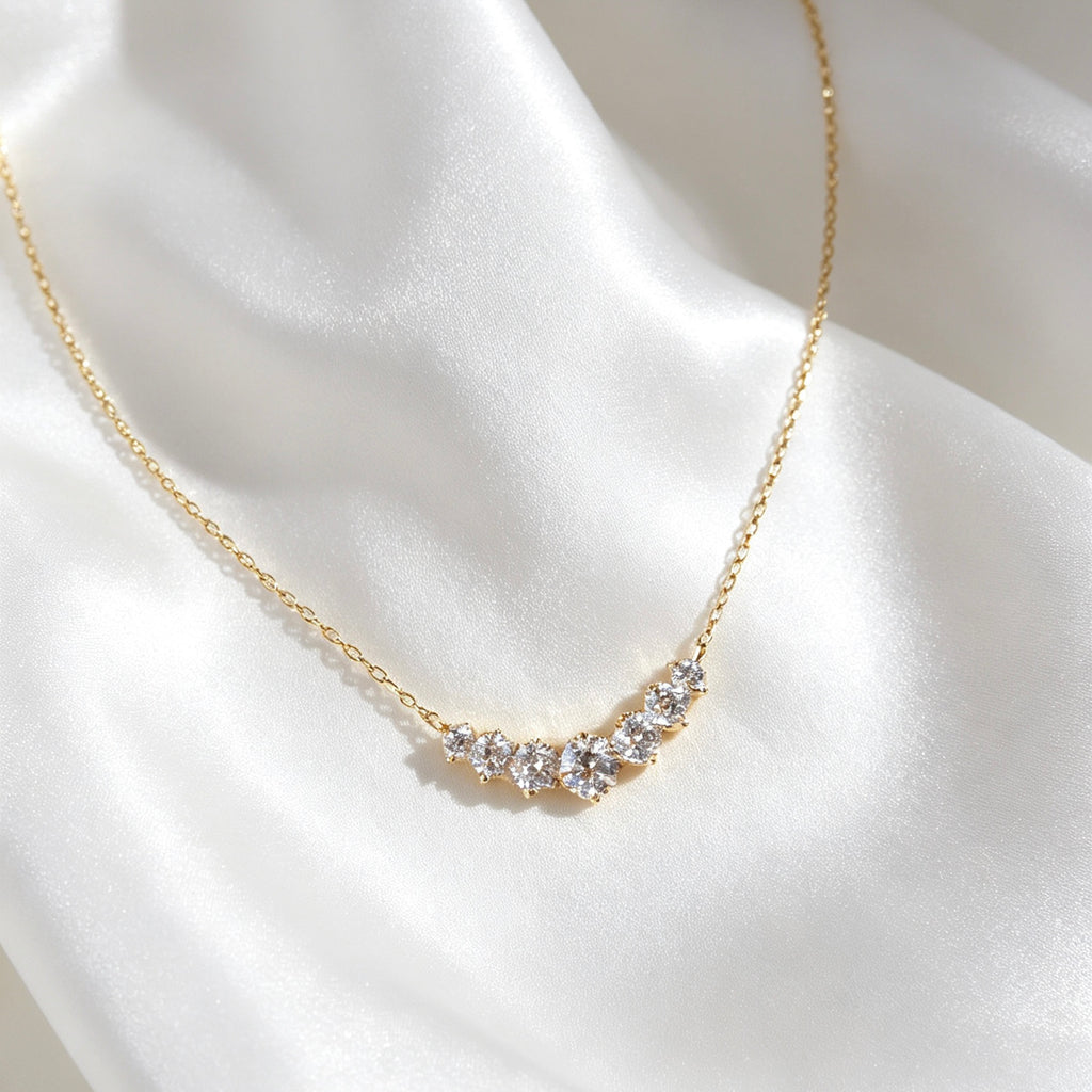 Collar curvo de circonita bañado en oro de 14 quilates | Plata de ley S925