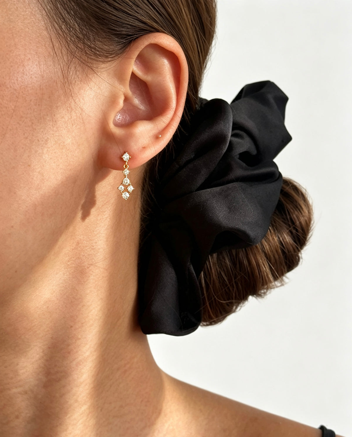 Pendientes colgantes de encaje con circonitas y baño de oro de 18K | Plata de ley S925