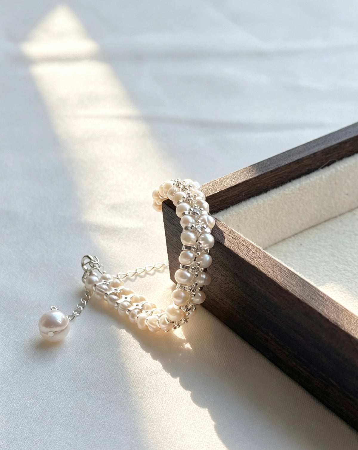 Pulsera de perlas de doble hilo con circonitas cúbicas | Perlas de agua dulce de 4 mm, plata