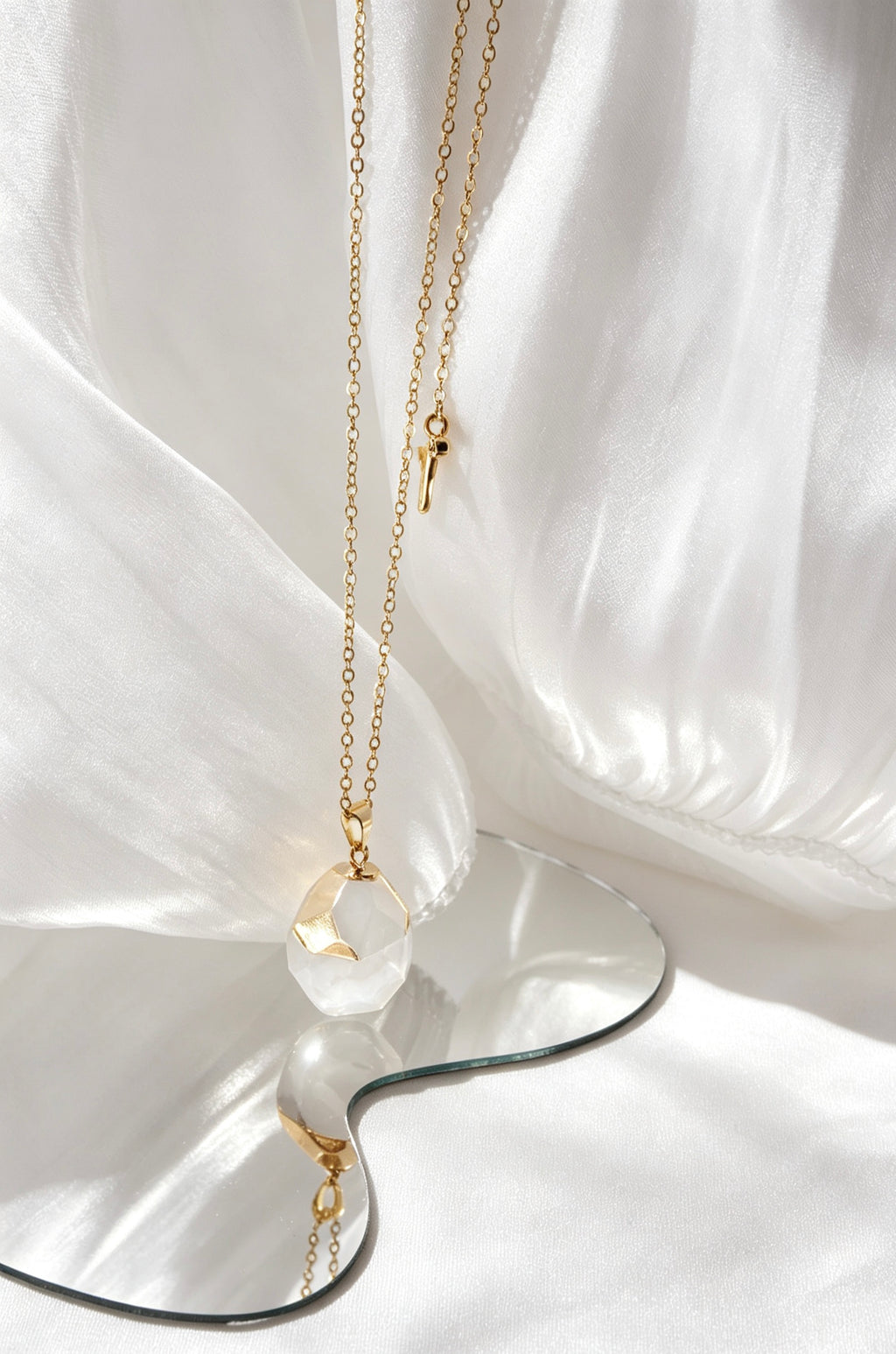 Collar con colgante de cuarzo transparente natural en oro de 14 quilates | Hecho a mano