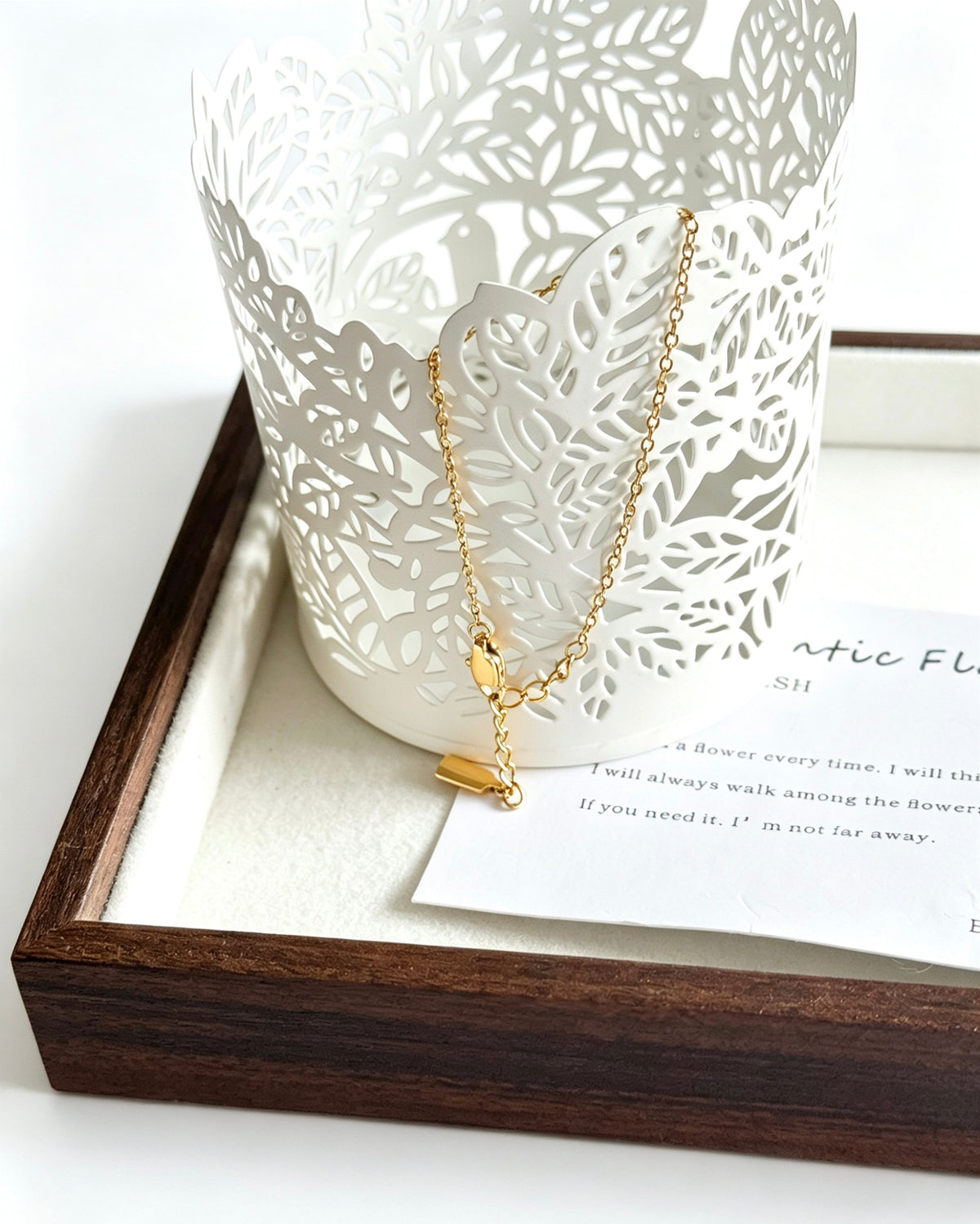 Pulsera de cadena delicada bañada en oro de 14K | Diseño minimalista