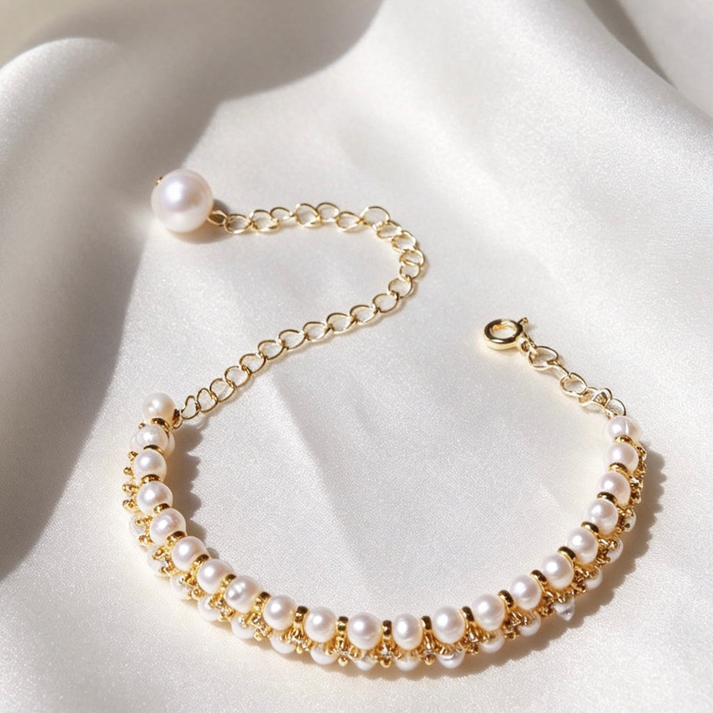 Pulsera de perlas de agua dulce con circonitas | Baño de oro de 14K, hecha a mano