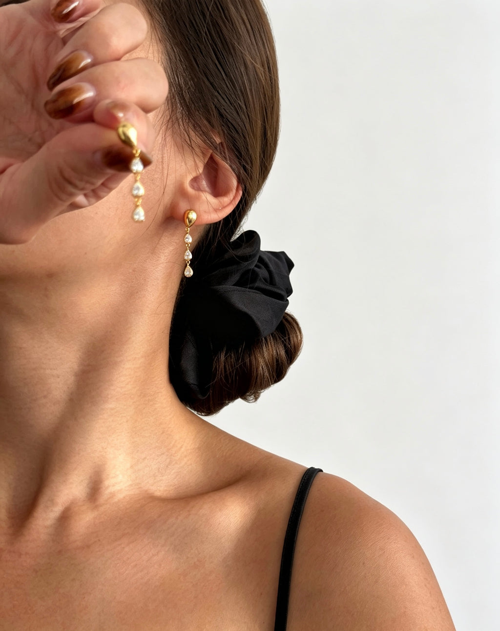 Aretes colgantes de lágrima con circonita bañados en oro de 18K | Plata de ley S925