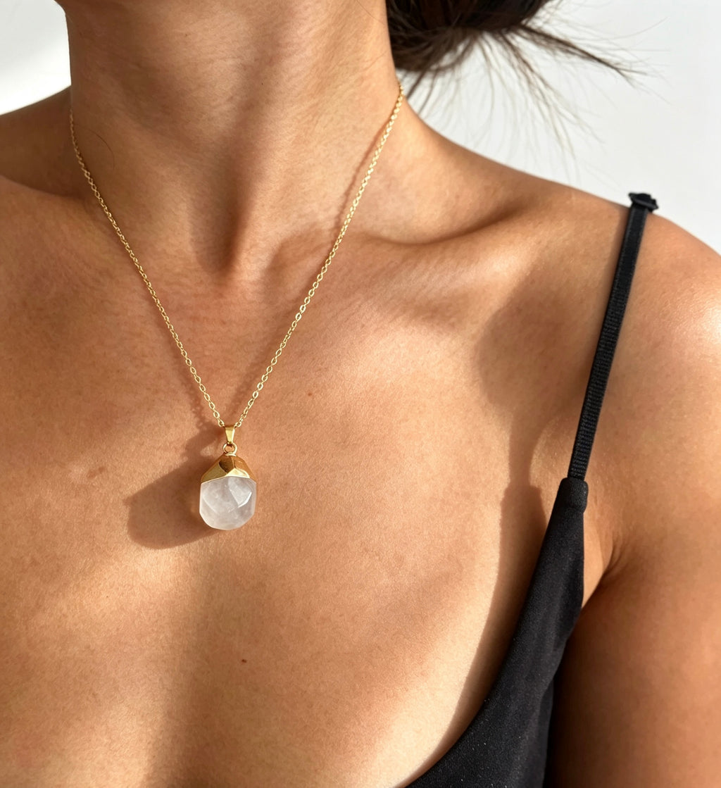 Collar con colgante de cuarzo transparente natural en oro de 14 quilates | Hecho a mano