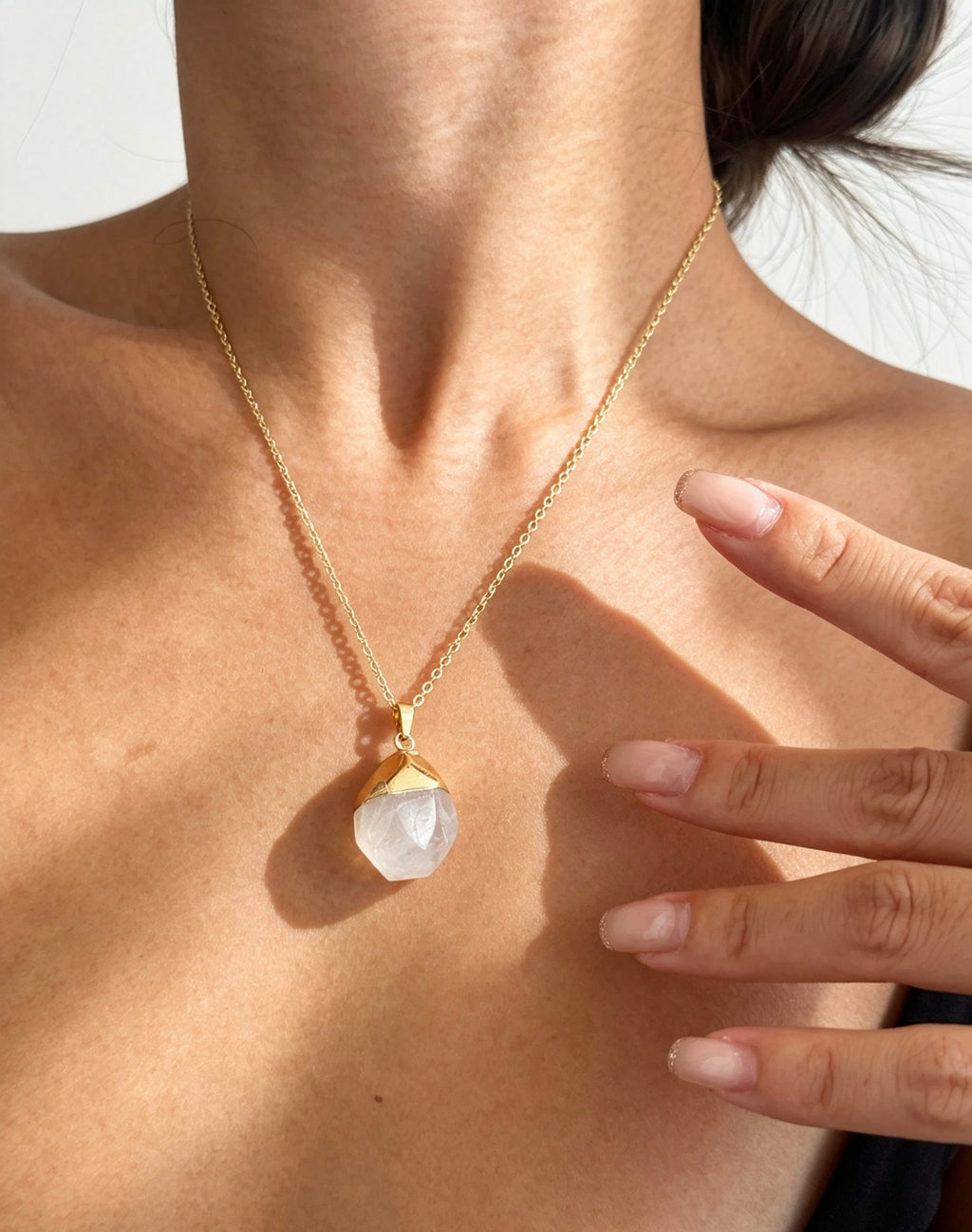 Collar con colgante de cuarzo transparente natural en oro de 14 quilates | Hecho a mano