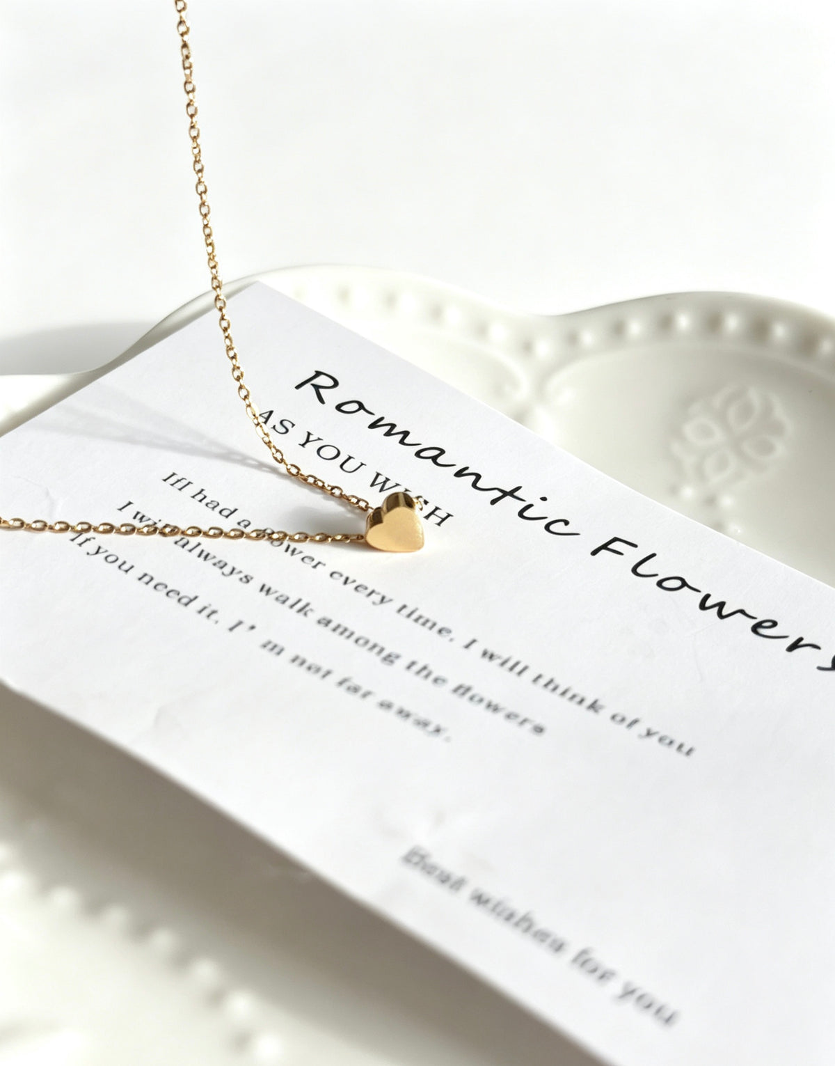 Collar con colgante de corazón bañado en oro de 14K | Diseño minimalista