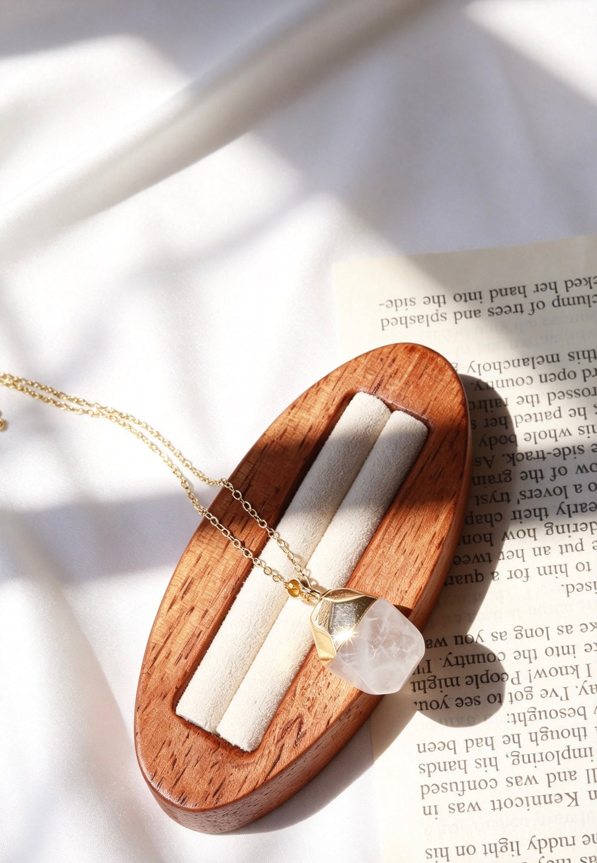 Collar con colgante de cuarzo transparente natural en oro de 14 quilates | Hecho a mano
