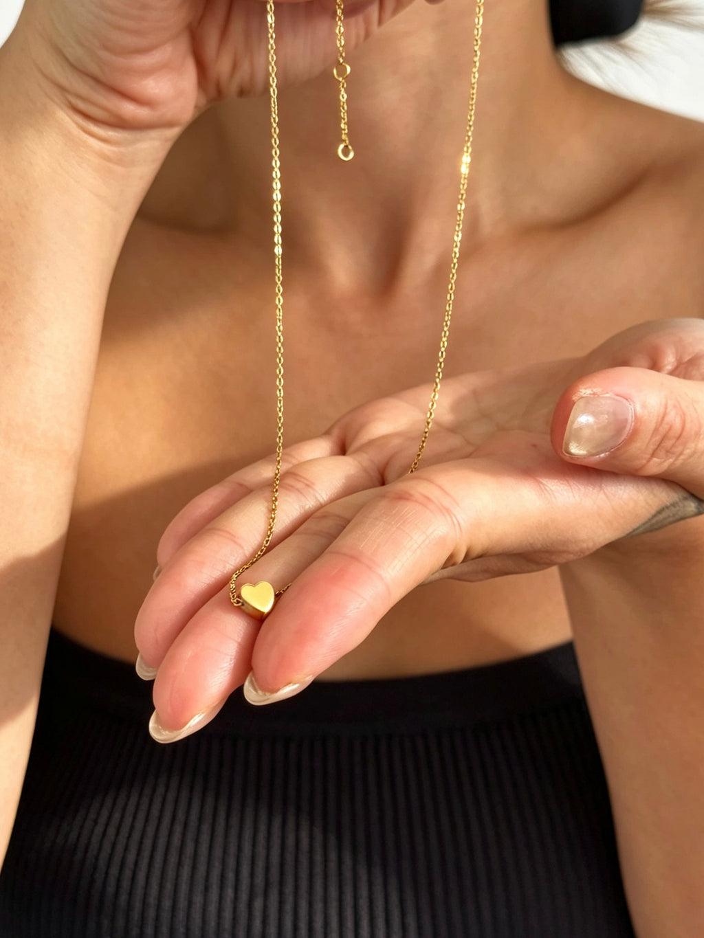 Collar con colgante de corazón bañado en oro de 14K | Diseño minimalista