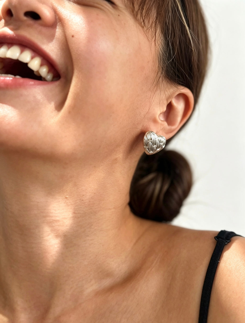 Aretes de corazón con baño de plata y circonitas cúbicas | Postes de plata esterlina S925