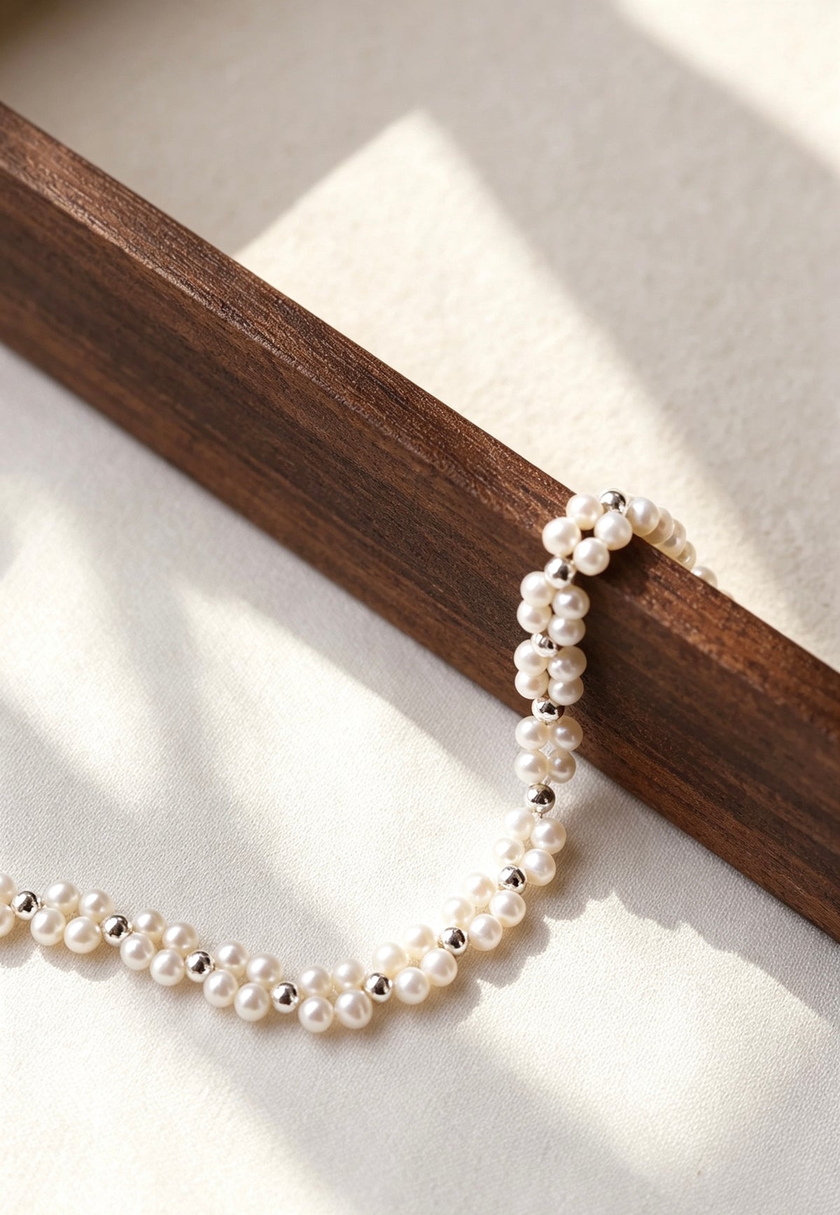 Pulsera de perlas de doble hilo con diseño floral | Perlas de agua dulce de 4 mm