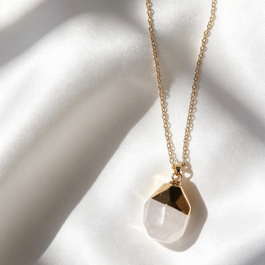 Collar con colgante de cuarzo transparente natural en oro de 14 quilates | Hecho a mano