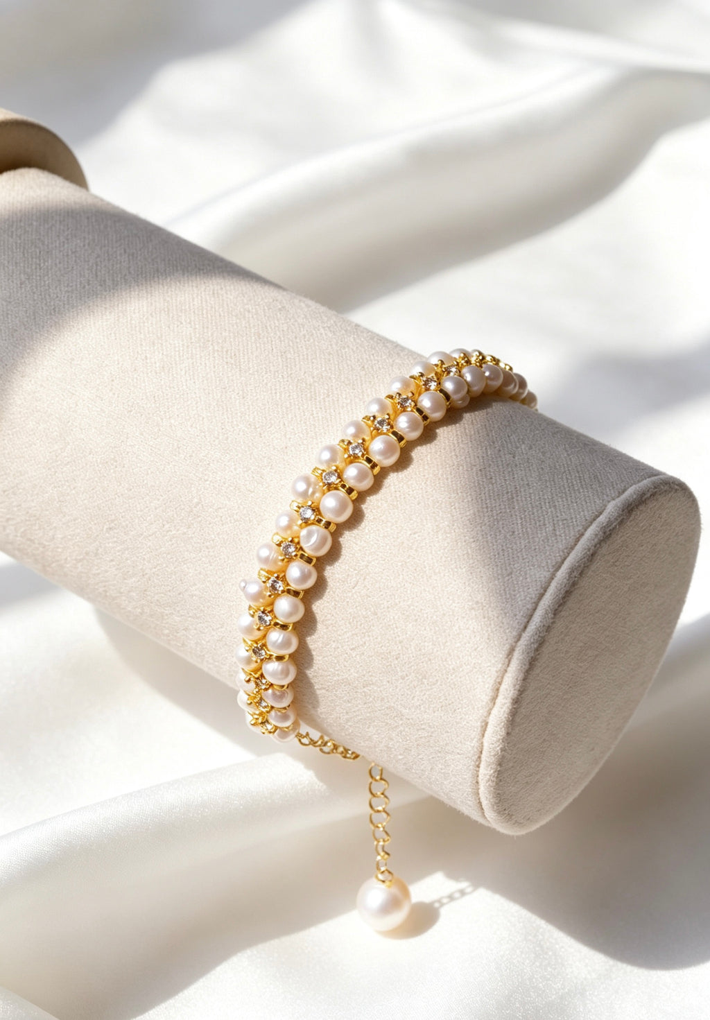 Pulsera de perlas de agua dulce con circonitas | Baño de oro de 14K, hecha a mano