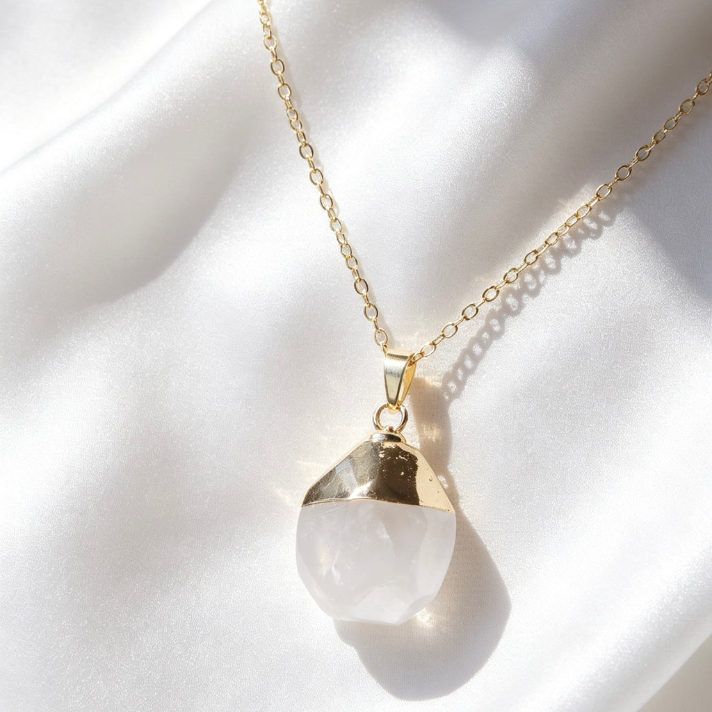 Collar con colgante de cuarzo transparente natural en oro de 14 quilates | Hecho a mano