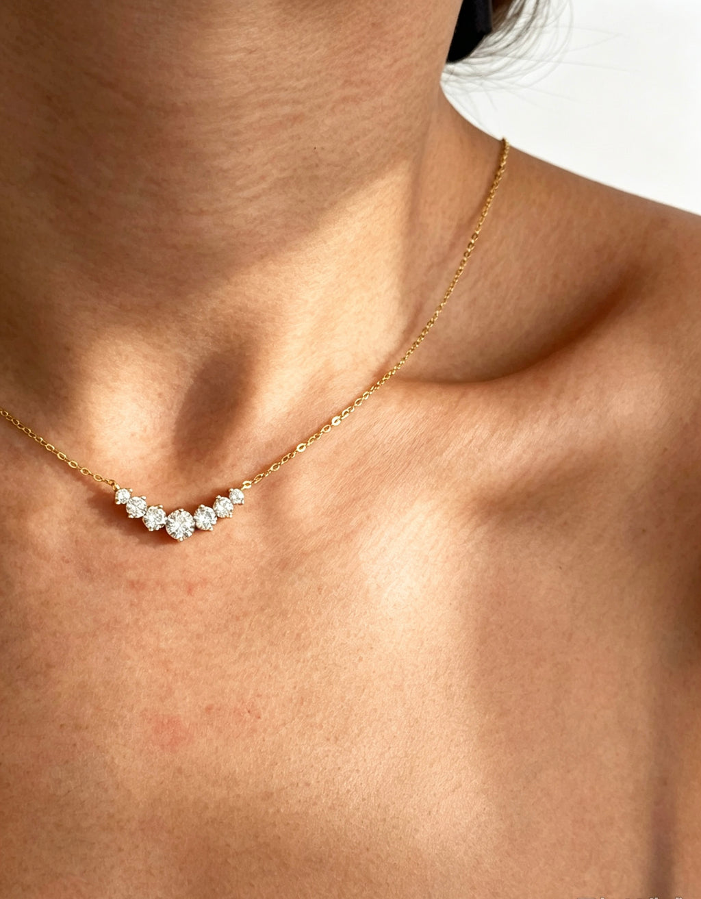 Collar curvo de circonita bañado en oro de 14 quilates | Plata de ley S925