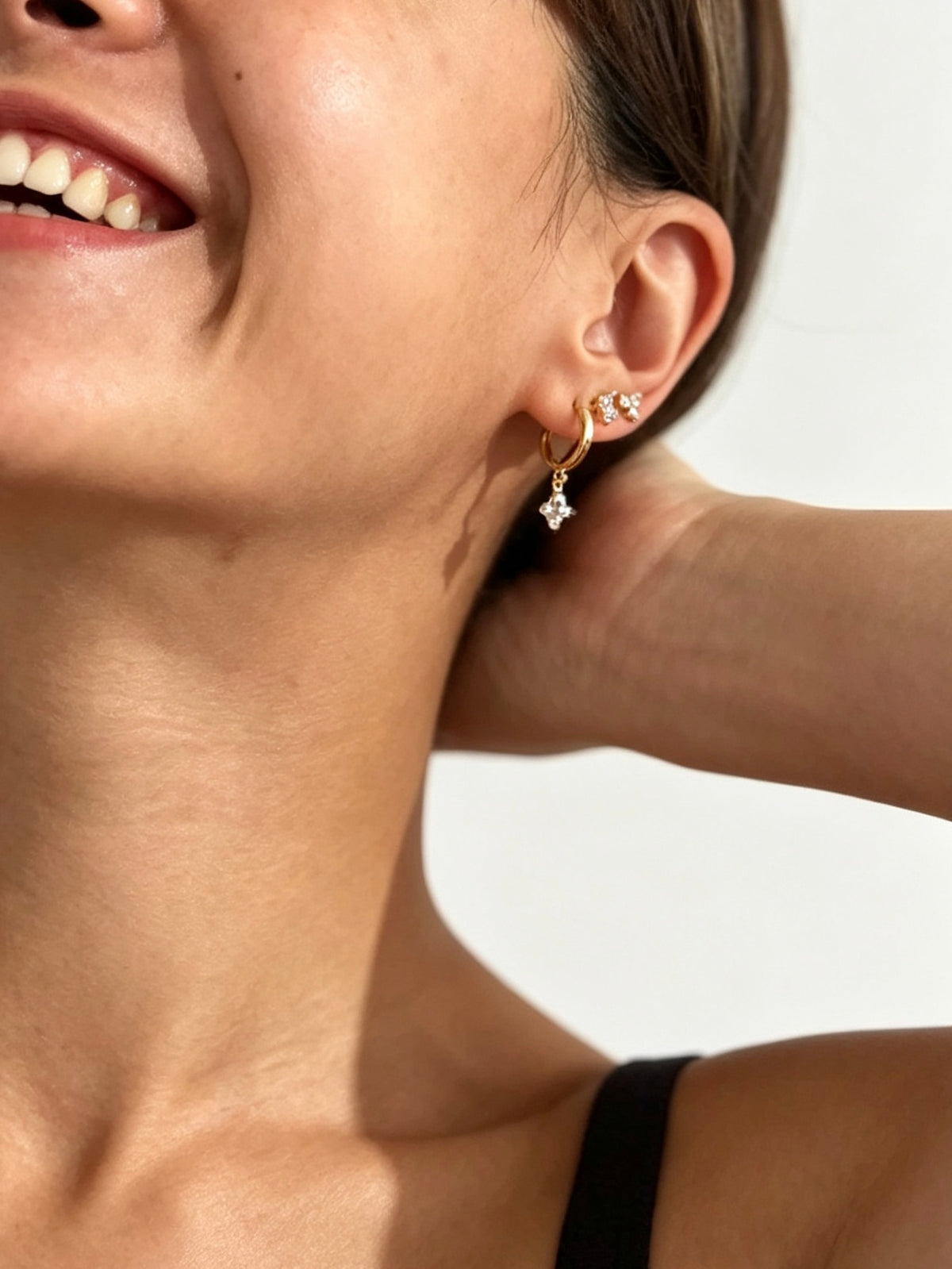 Juego de aretes de circonita cúbica bañados en oro de 14 quilates | 4 piezas, postes de plata S925