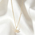 Collar con inicial 'W' de circonita bañado en oro de 14K | Hecho a mano