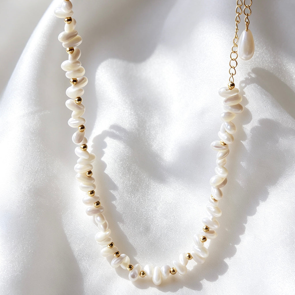 Collar de cuentas de concha blanca bañado en oro de 14K | Hecho a mano