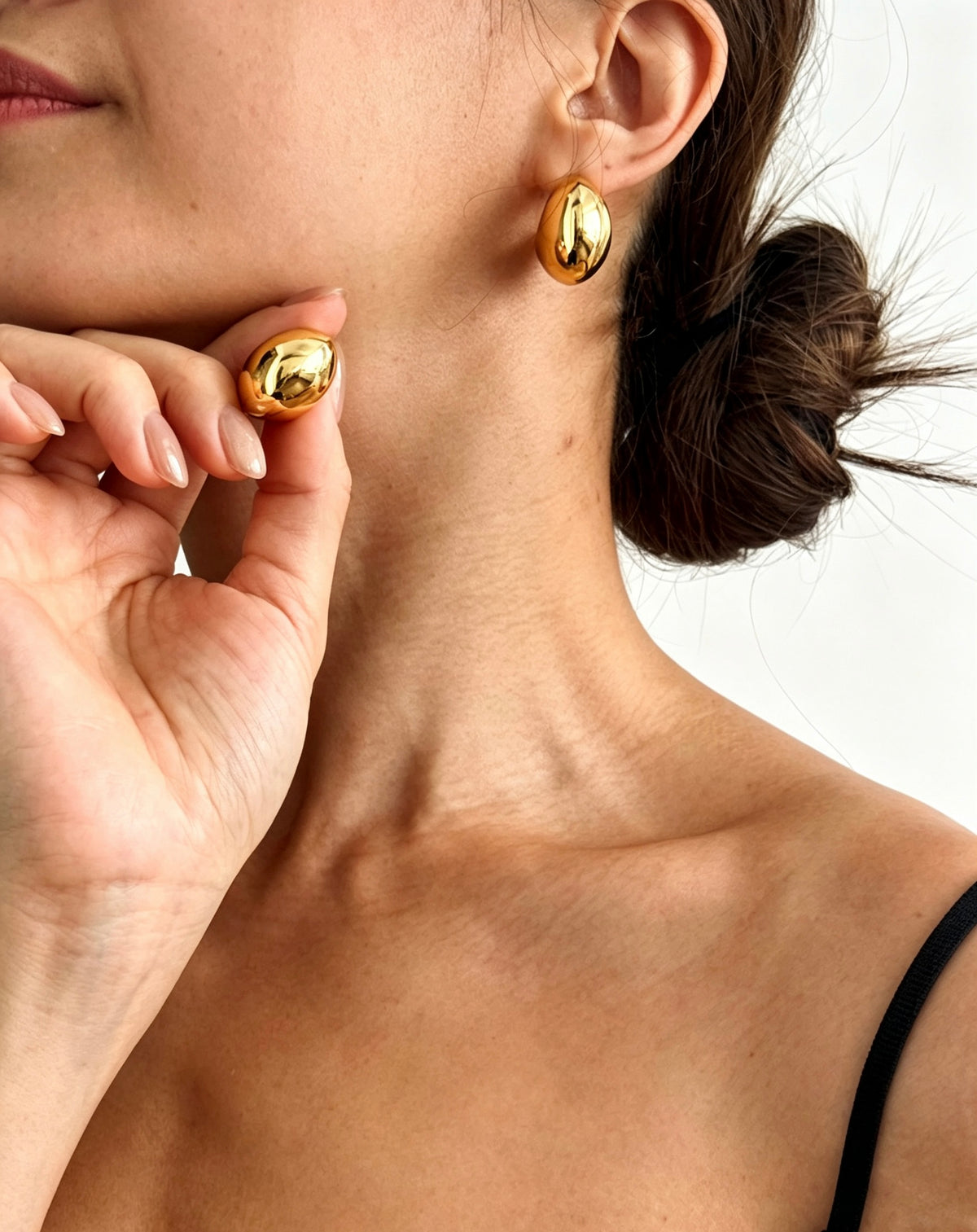 Pendientes de media luna chapados en oro de 14 quilates | Diseño minimalista