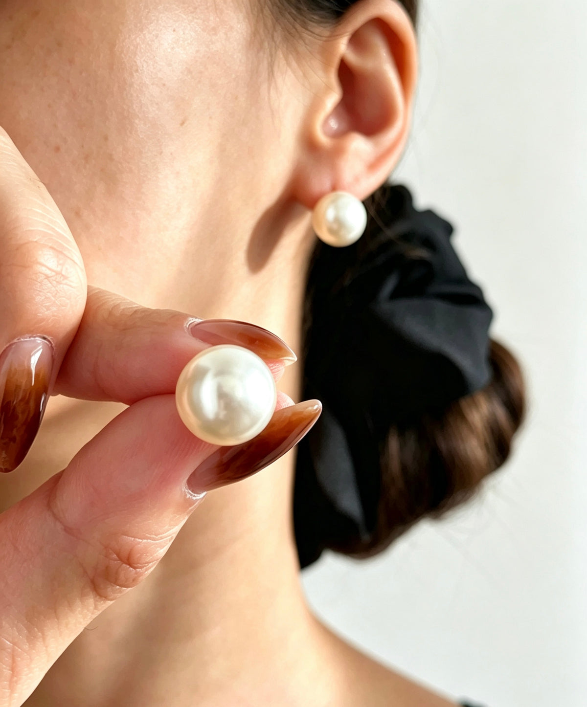 Pendientes de botón de perla redonda clásica de 10 mm | S925 chapado en oro