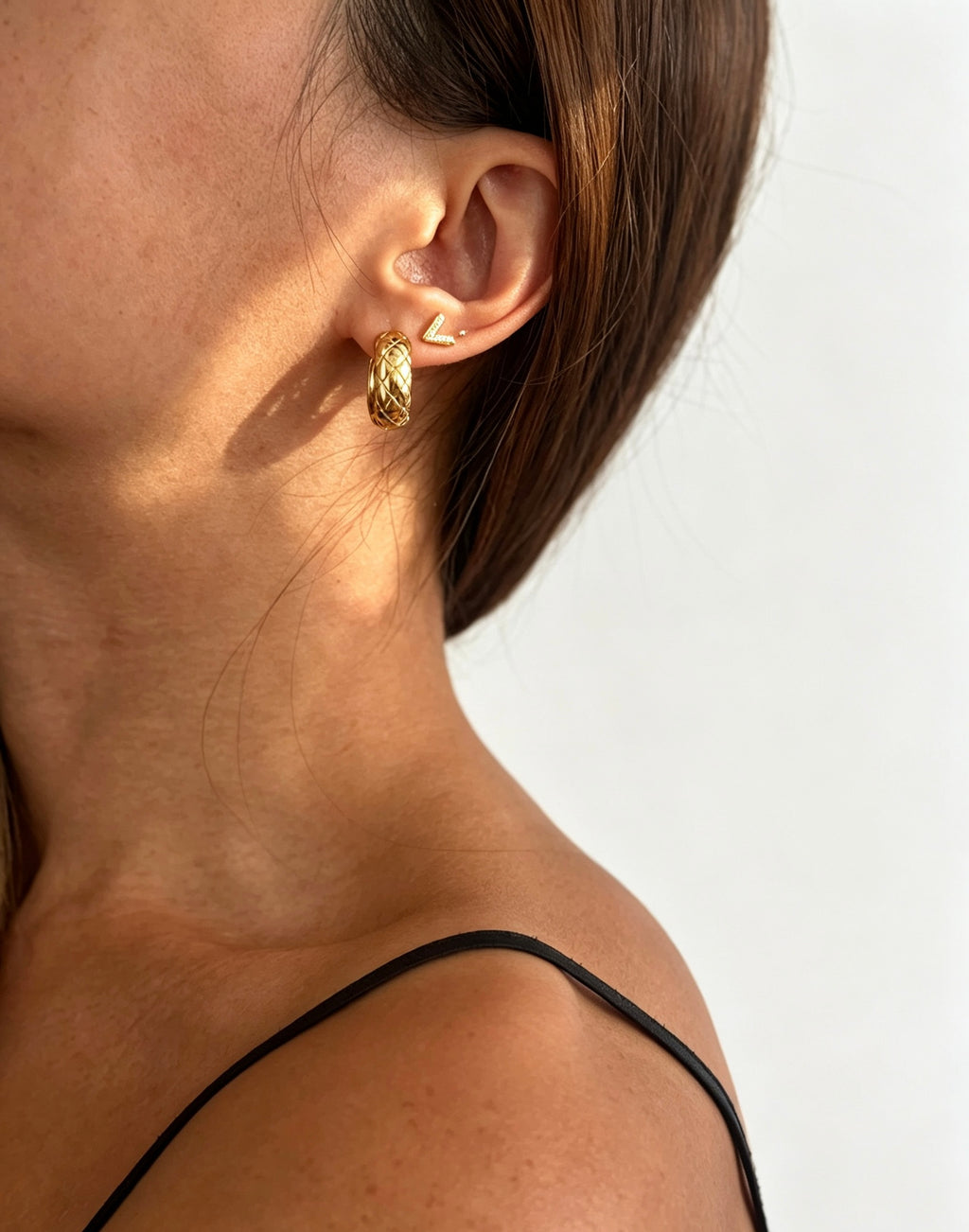 Pendientes de aro acolchados chapados en oro de 14 quilates | Diseño texturizado