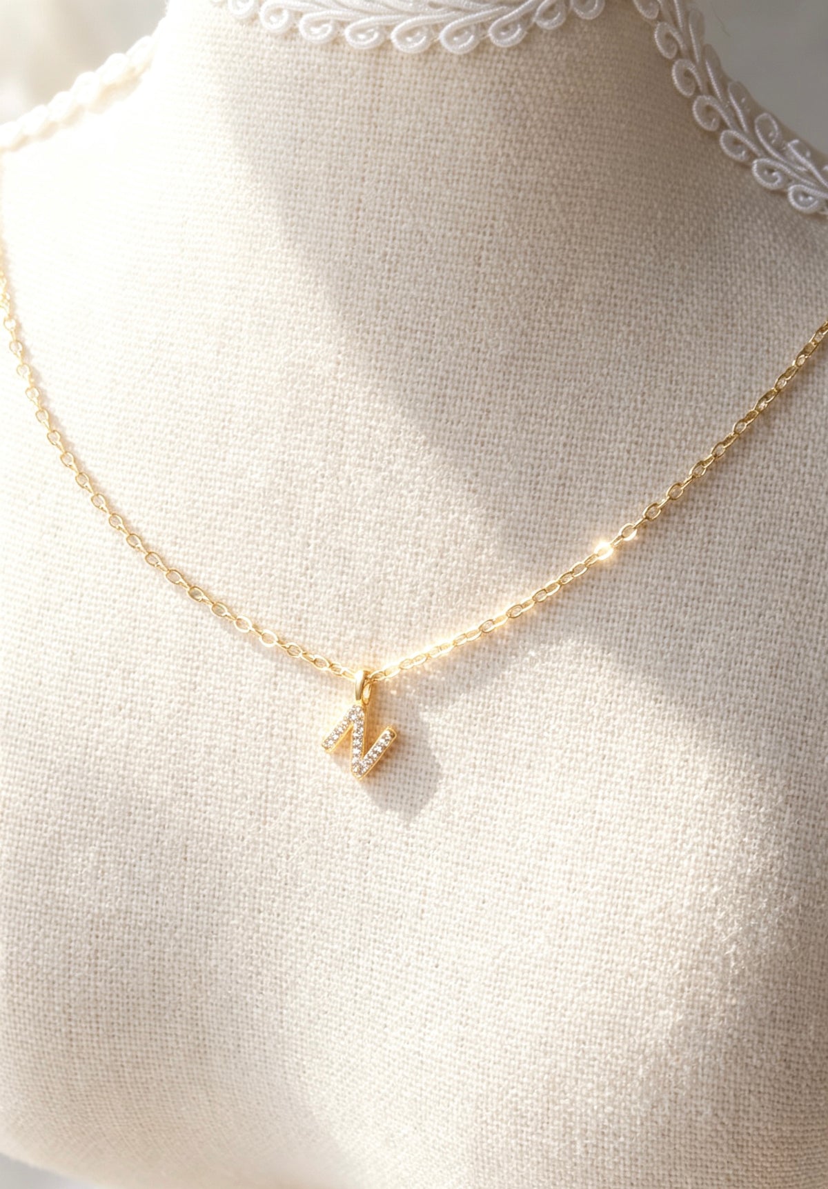 Conjunto de collares con iniciales de circonita chapados en oro de 14K (W, I, N) | Hecho a mano