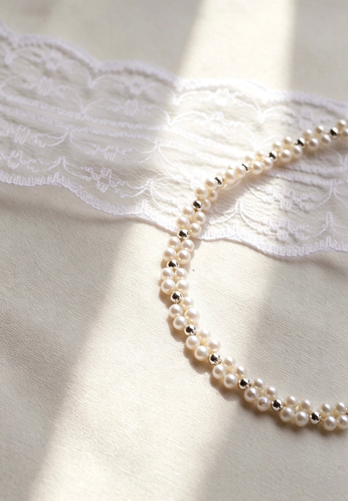 Pulsera de perlas de doble hilo con diseño floral | Perlas de agua dulce de 4 mm