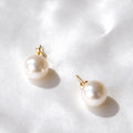 Pendientes de botón de perla redonda clásica de 10 mm | S925 chapado en oro