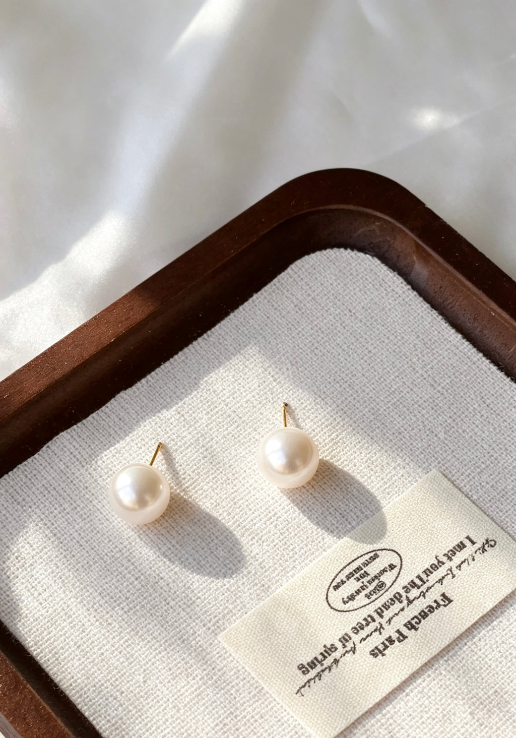 Pendientes de botón de perla redonda clásica de 10 mm | S925 chapado en oro