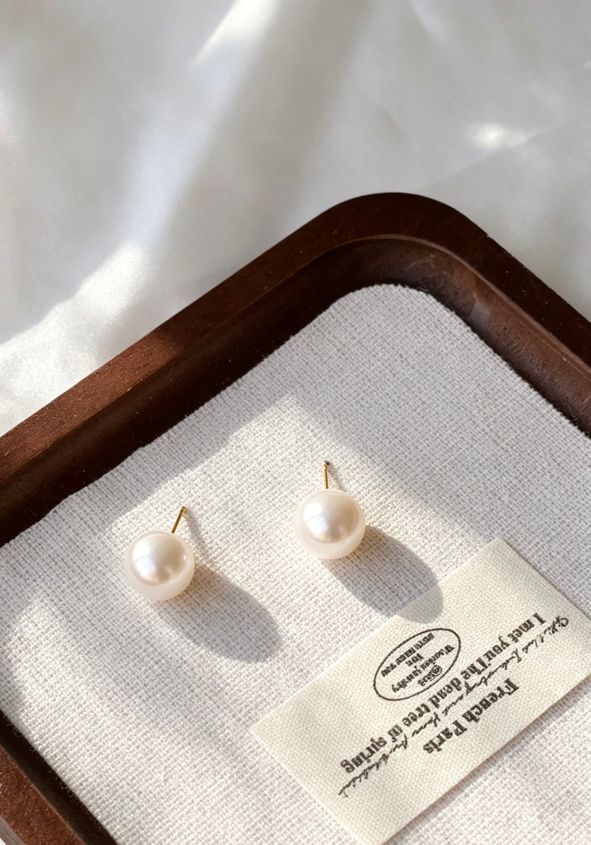 Pendientes de botón de perla redonda clásica de 10 mm | S925 chapado en oro