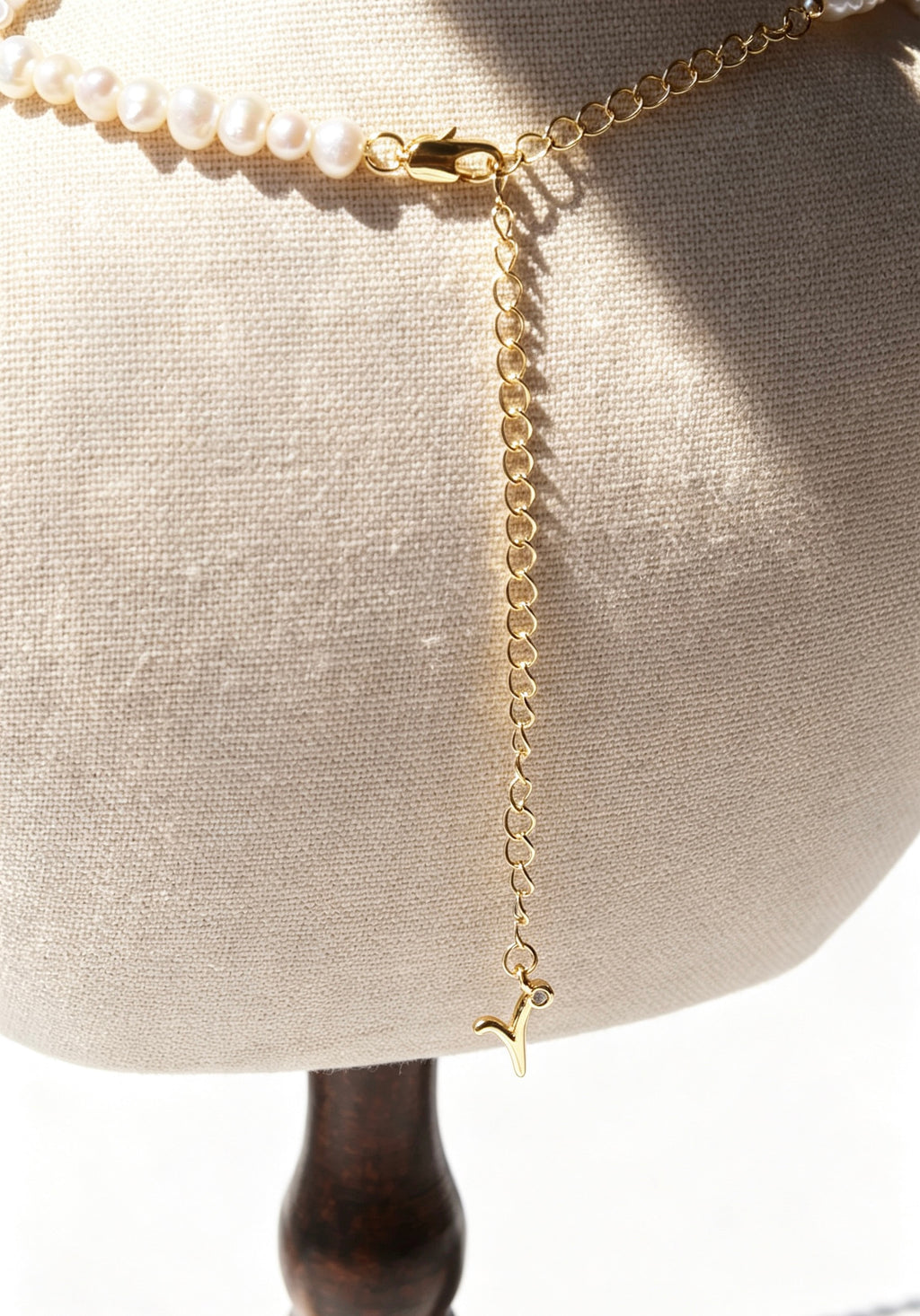 Collar con colgante de gota de ágata roja en oro de 14K con perlas de agua dulce de 5 mm | Hecho a mano