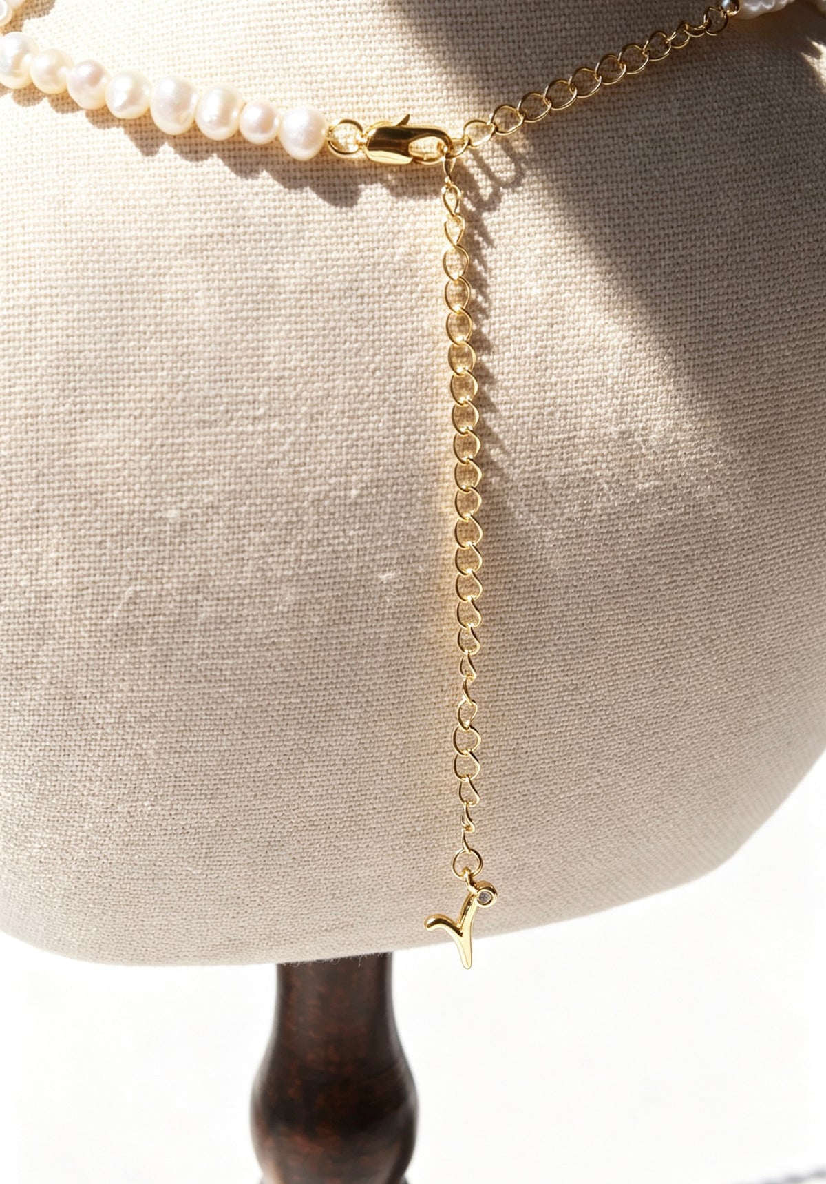 Collar con colgante de gota de ágata roja en oro de 14K con perlas de agua dulce de 5 mm | Hecho a mano