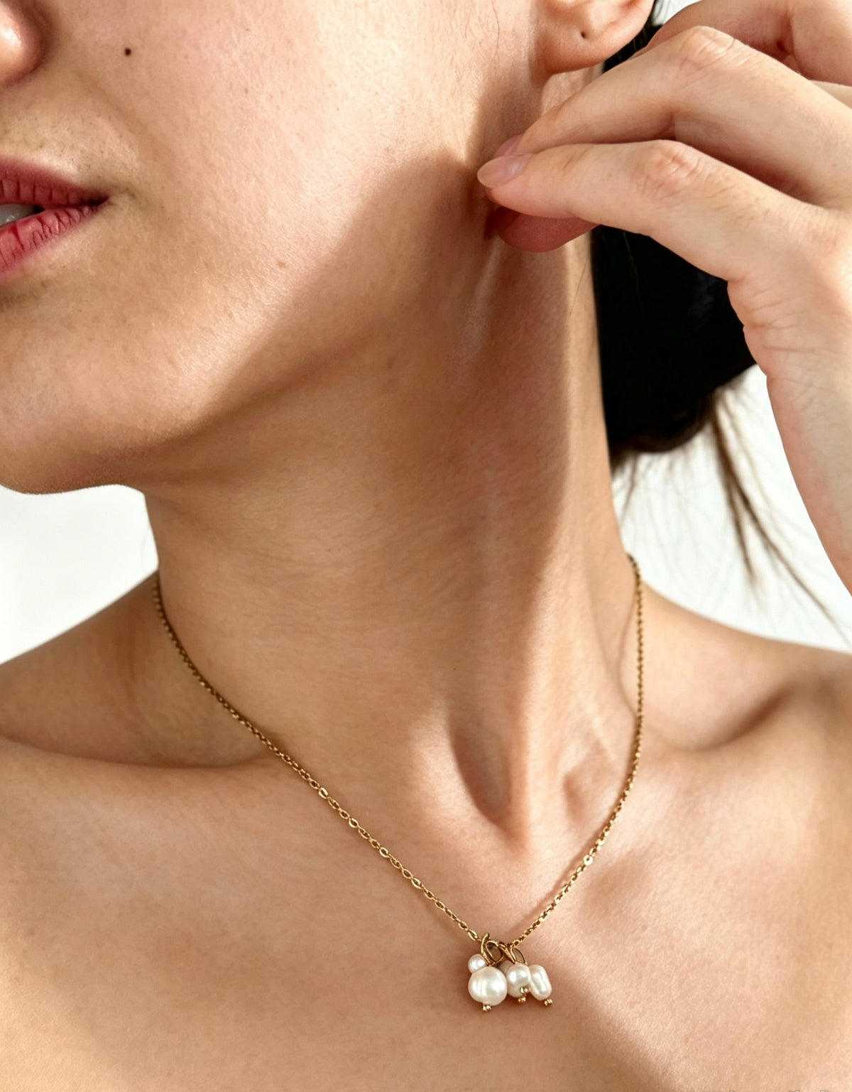 Collar con colgante de perla de agua dulce bañado en oro de 14K | Ajustable