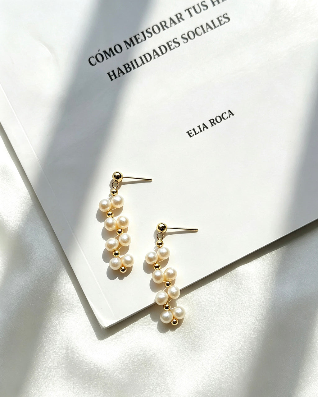 Pendientes largos de encaje con perla de agua dulce | Chapados en oro de 14K, plata S925