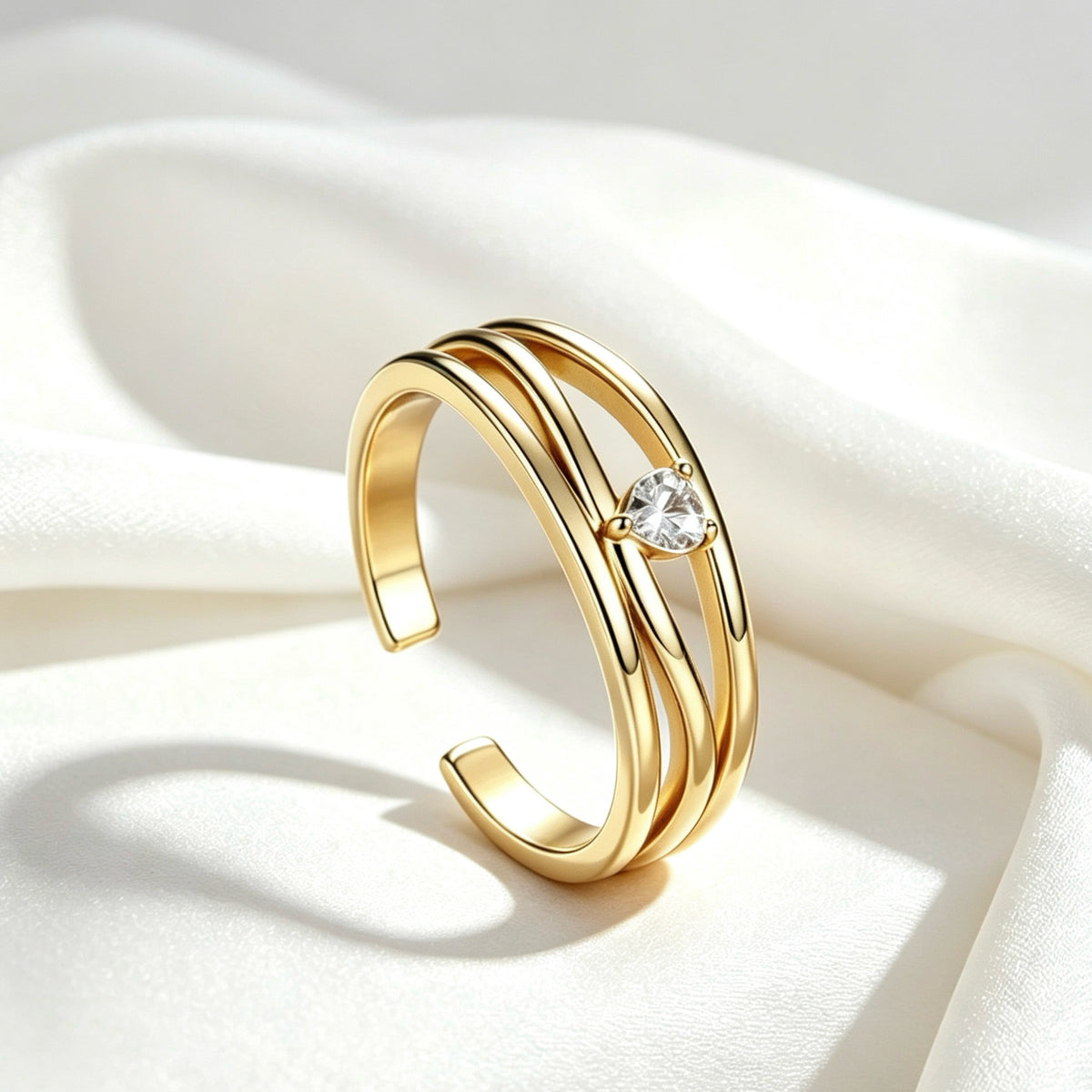 Anillo de corazón con baño de oro de 14K | Diseño abierto de triple banda
