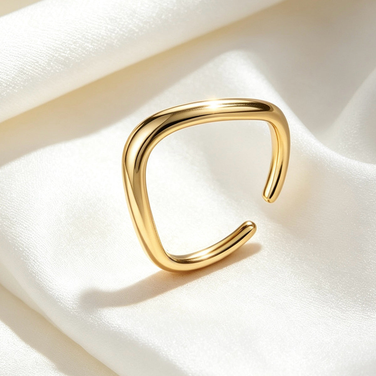 Anillo de onda chapado en oro de 14K | Ajustable y apilable