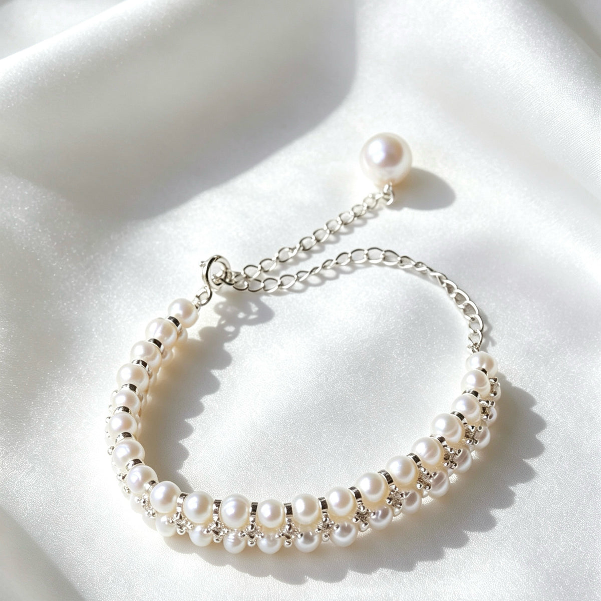 Pulsera de perlas de doble hilo con circonitas cúbicas | Perlas de agua dulce de 4 mm, plata