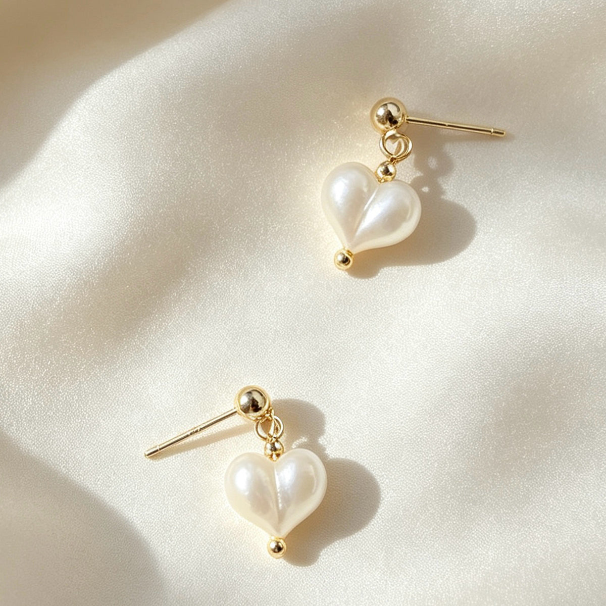 Pendientes de corazón en nácar | Baño de oro de 14K, plata S925