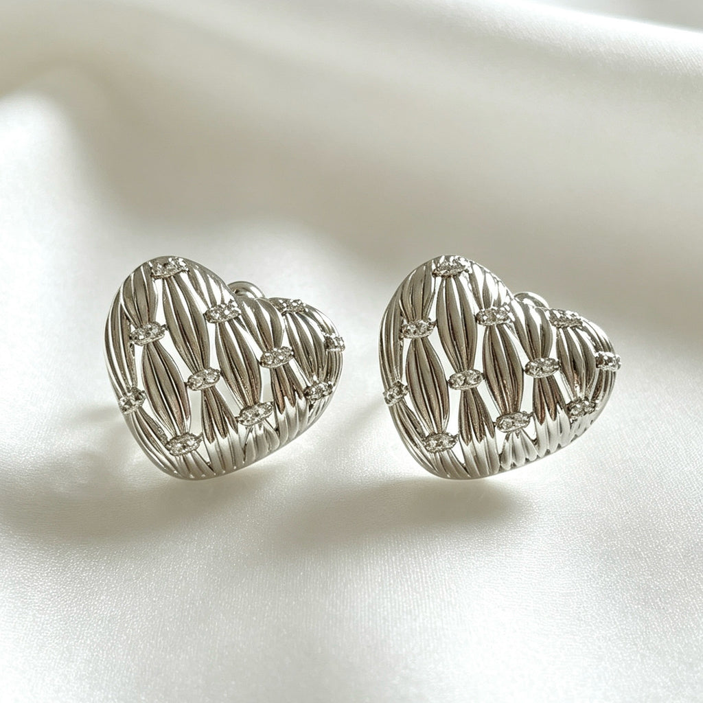 Aretes de corazón con baño de plata y circonitas cúbicas | Postes de plata esterlina S925