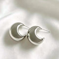 Pendientes de media luna chapados en plata | Diseño minimalista