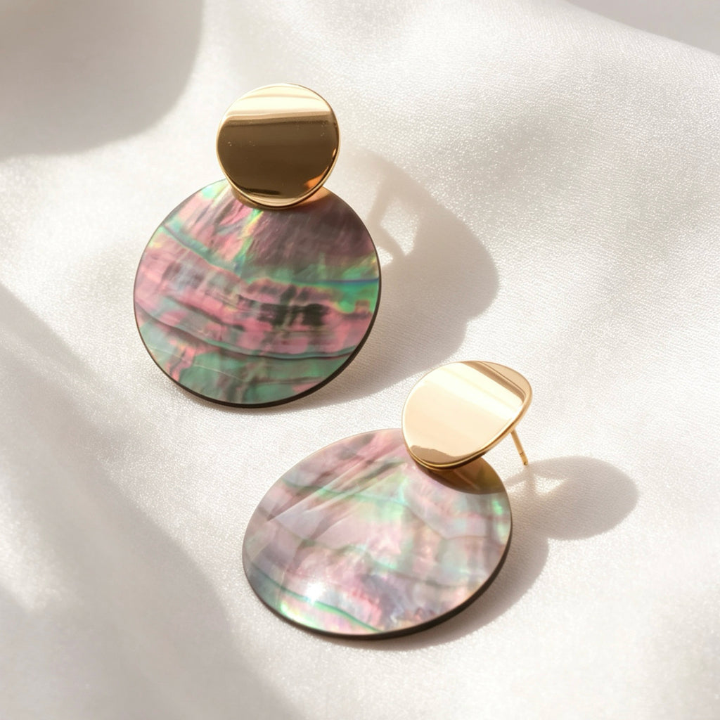 Pendientes de concha de abulón chapados en oro de 14 quilates | Diseño escultural