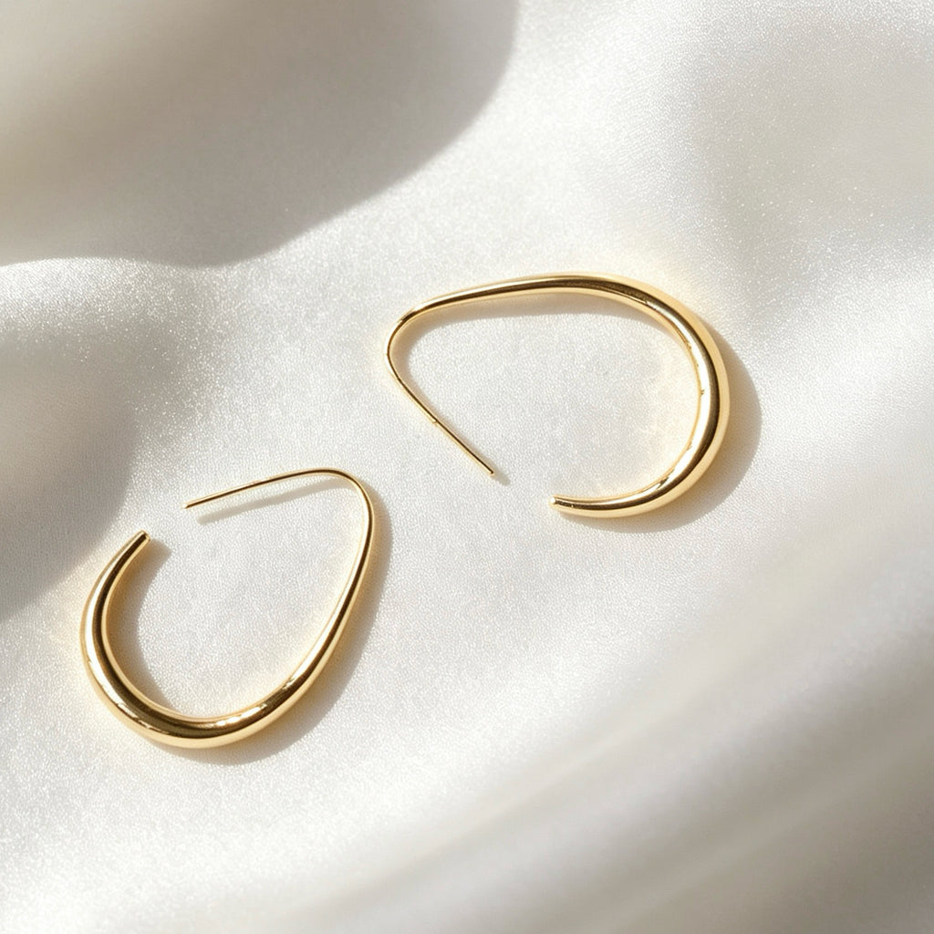Pendientes de aro en forma de C chapados en oro de 14 quilates | Diseño minimalista